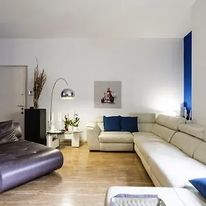 Milano Apartments Милан
